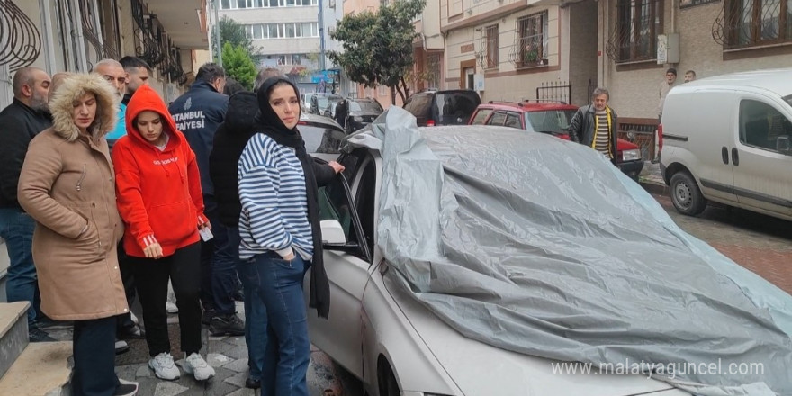 Sultangazi’de üzerine çakıldığı otomobilin cam tavanı kırılınca içine düştü