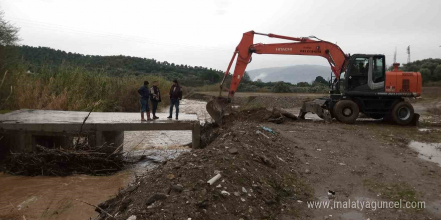 Sultanhisar’da belediye ekipleri iş başında