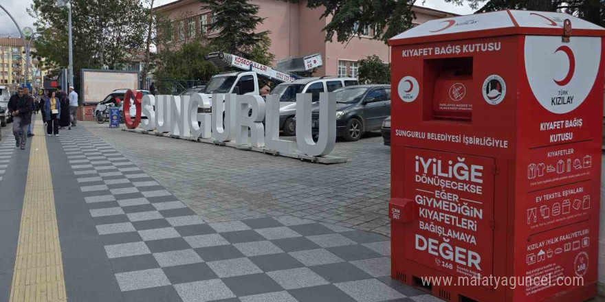 Sungurlu’da ihtiyaç sahipleri için 30 adet kıyafet kumbarası yerleştirildi