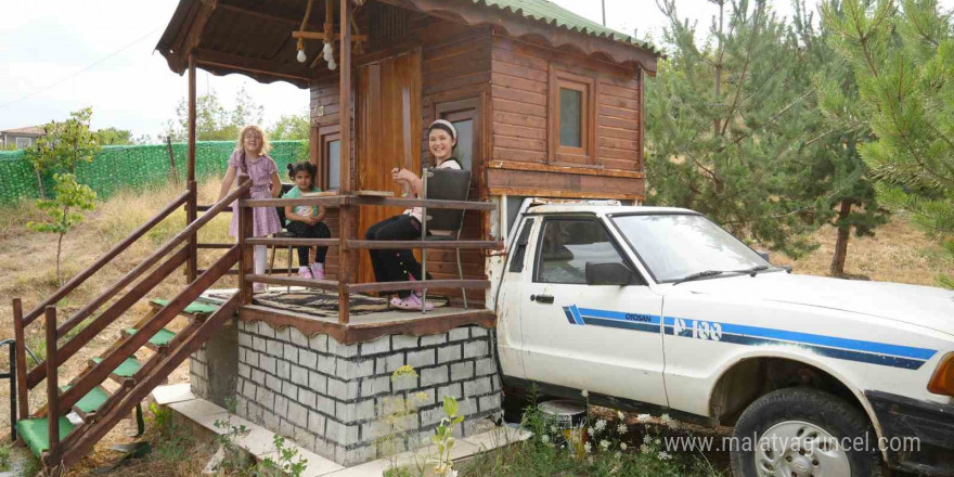 Süper dede: Hayalini gerçekleştirdi, yaptığı çiftlik çocukların ilgi odağı oldu