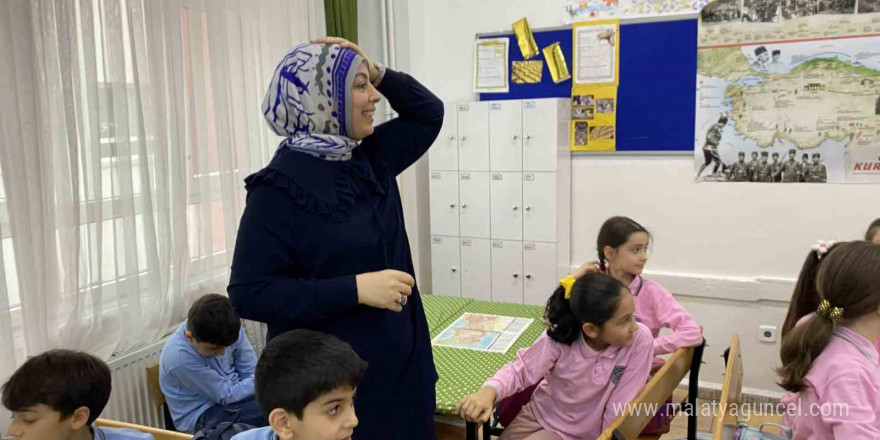 Suriyeli çocuğun sınıf arkadaşlarına vedası duygu dolu anlar yaşattı