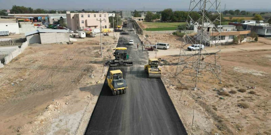 Suruç ilçesinde yollar asfaltlanıyor