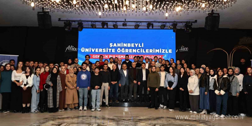 Tahmazoğlu, Gaziantepli üniversite öğrencileri ile bir araya geldi