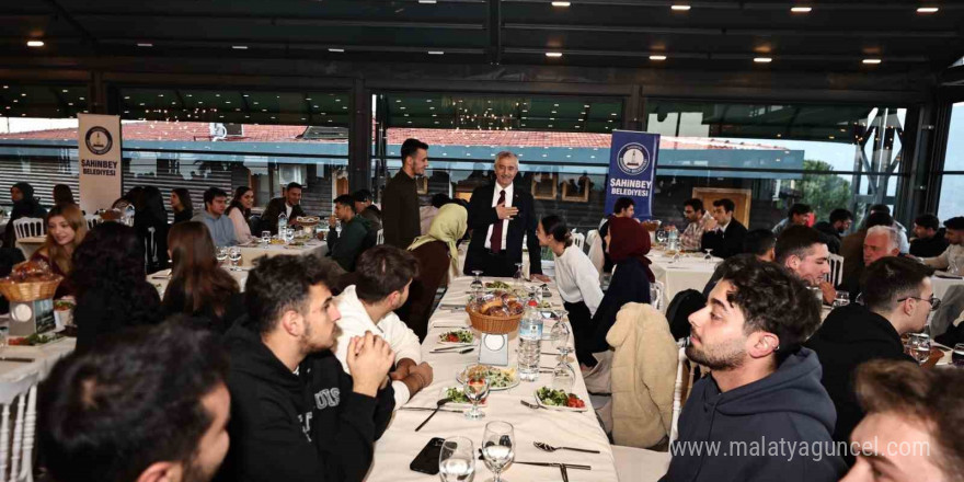 Tahmazoğlu, İzmir’de Gaziantepli öğrencilerle hasret giderdi