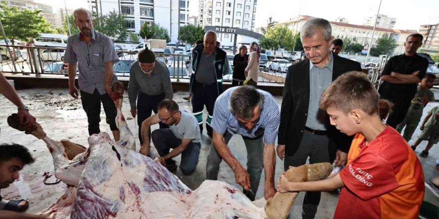 Tahmazoğlu kurban kesim alanlarını ziyaret etti