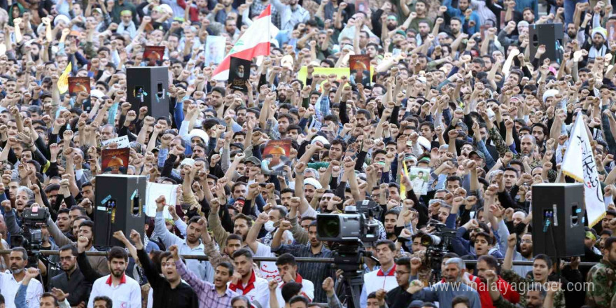 Tahran’da binlerce kişi İsrail ve ABD’yi protesto etti: “Silahlarımızı bırakmayacağız”