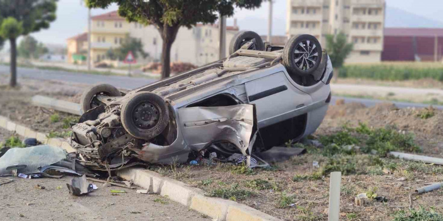 Takla atan araçta kazayı şans eseri yaralı atlattılar