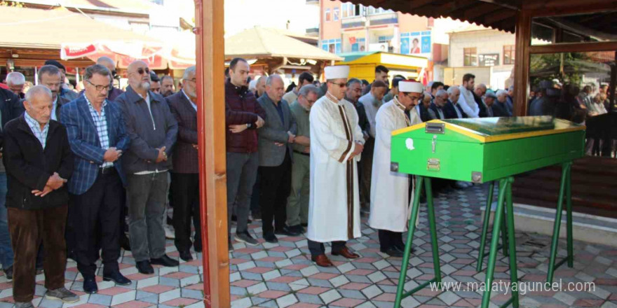 Takla atan otomobilde hayatını kaybeden çocuklar son yolculuğuna uğurlandı