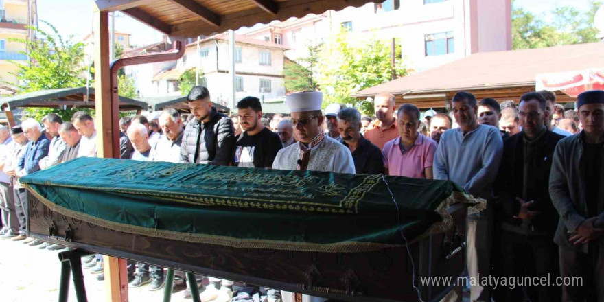 Takla atan otomobilde hayatını kaybeden çocuklar son yolculuğuna uğurlandı