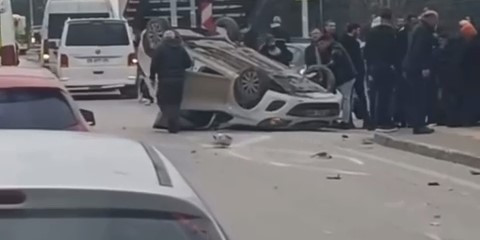 Takla atan otomobilden burnu bile kanamadan çıktı