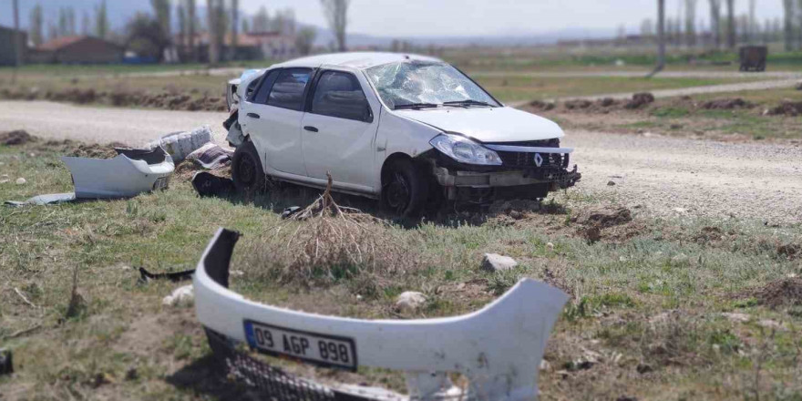 Takla atan otomobilin sürücüsü kazayı şans eseri hafif yaralı atlattı