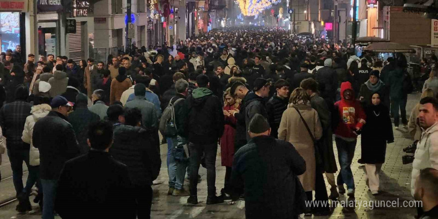 Taksim Meydan’ında yılbaşı yoğunluğu havadan görüntülendi