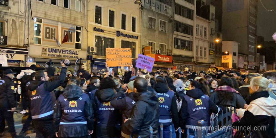 Taksim’de izinsiz gösteri yapmak isteyen eylemciler, polise biber gazı ve boya sıktı