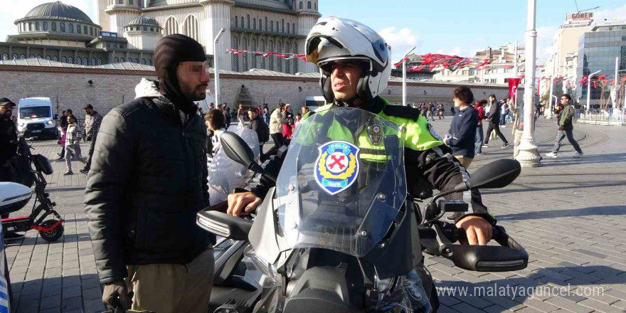 Taksim’de yaya yolunu işgal eden motosiklet sürücülerine ceza yağdı