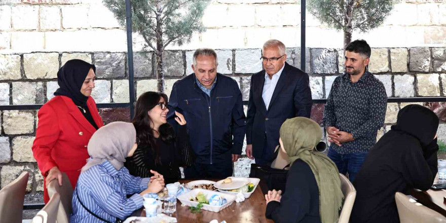 Talas’ta gelenek bozulmadı, öğrencilere elit karşılama