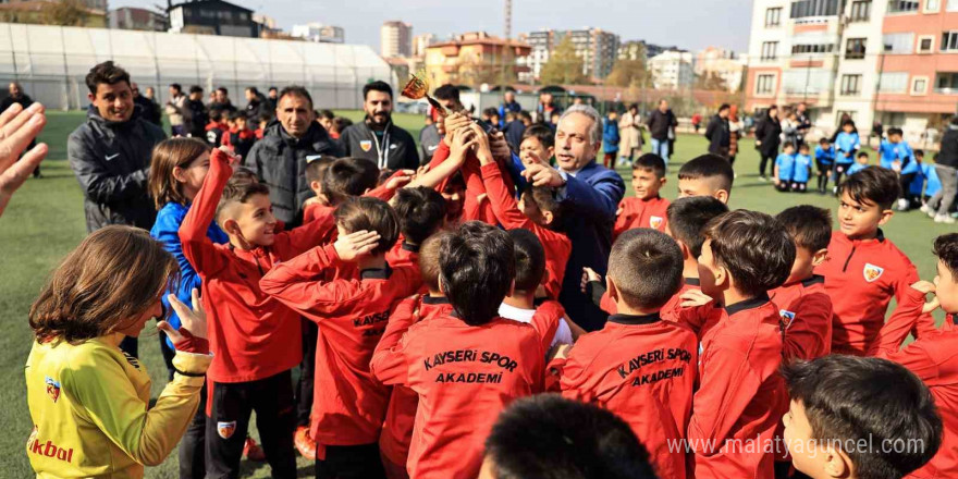 Talas’ta Öğretmenler Günü Futbol Turnuvası