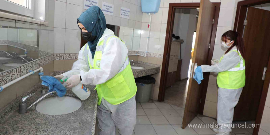 Talas’ta okul temizliği tam gaz