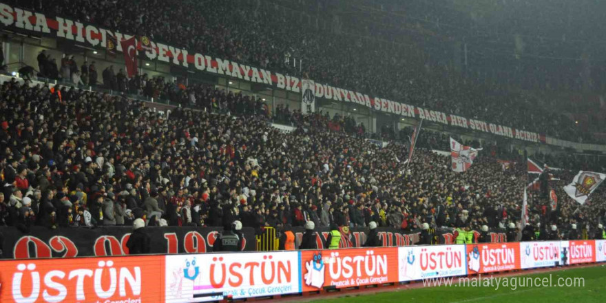 Taraftarıyla rekor kıran Eskişehirspor, liderlik koltuğuna oturdu