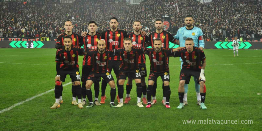 Taraftarıyla rekor kıran Eskişehirspor, liderlik koltuğuna oturdu