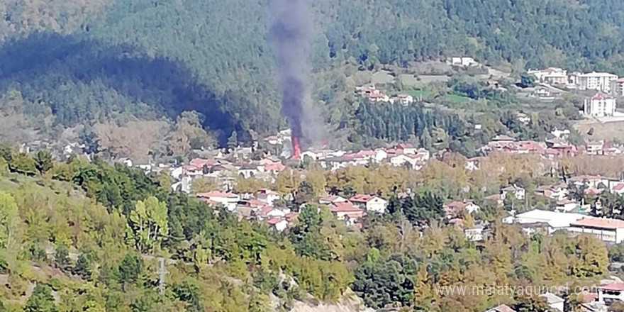 Tarihi camide yangın çıktı