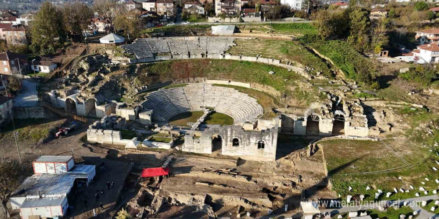 Tarihi kazılarda suyun depolandığı havuz bulundu