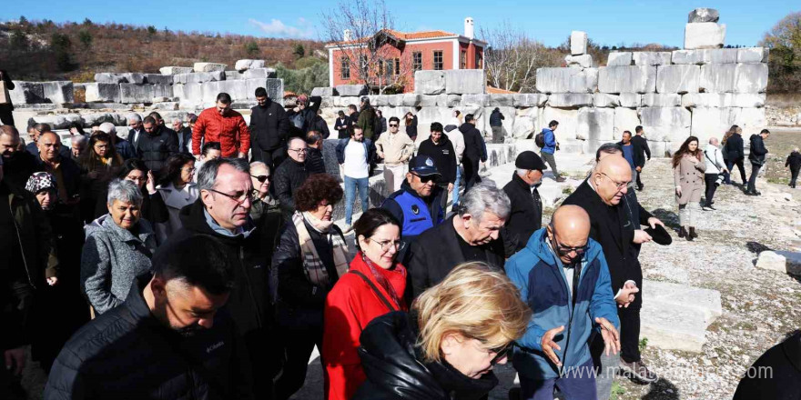 Tarihi Kentler Birliği üyeleri Stratonikeia’yı gezdi