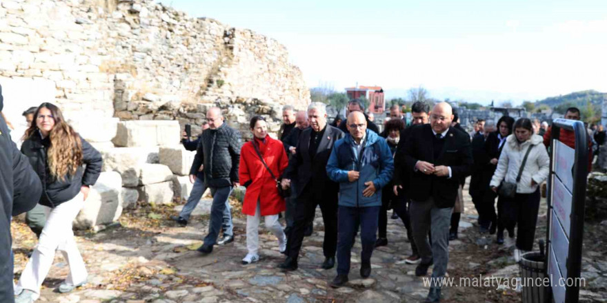 Tarihi Kentler Birliği üyeleri Stratonikeia’yı gezdi