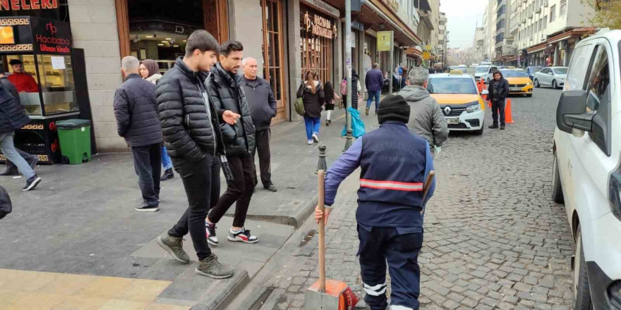 Tarihi Sur ilçesinde temizlik çalışmaları sürüyor