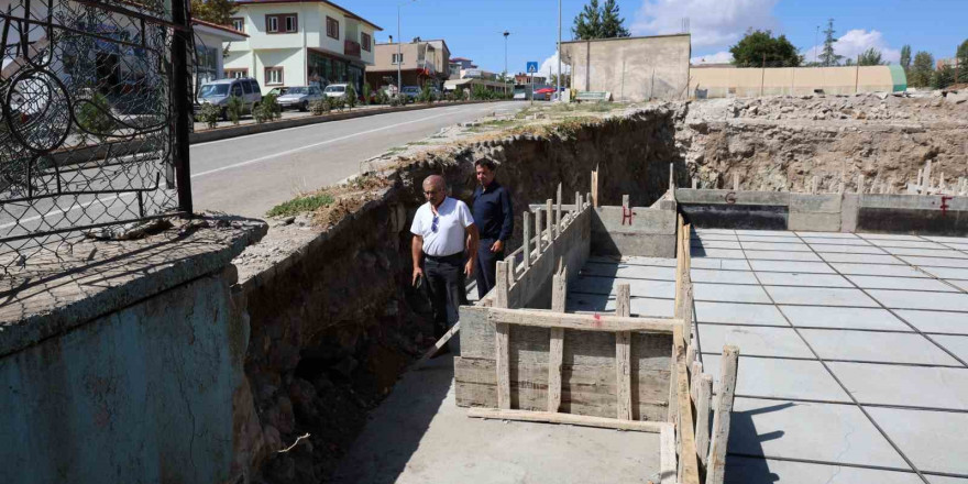 Tarihi tünel ve kemer çevresinde inşaat