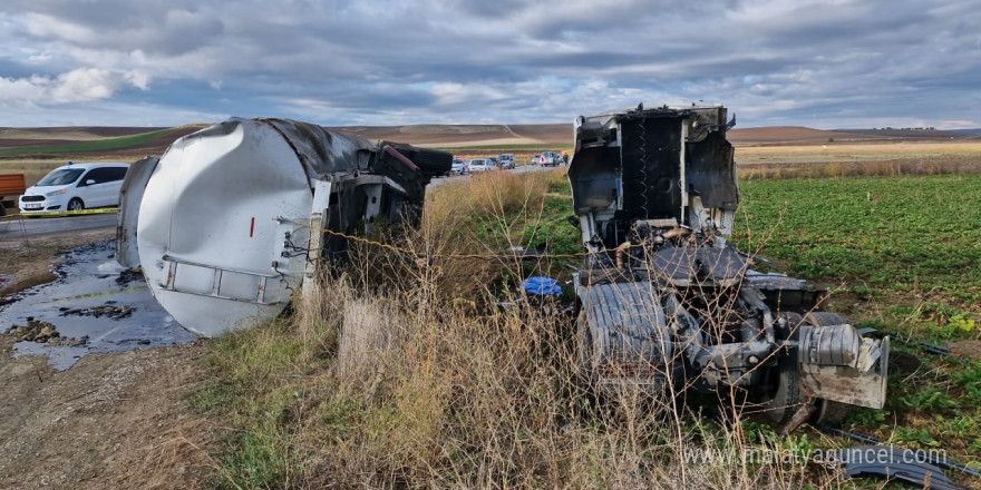 Tarım işçilerini taşıyan minibüs ile tanker çarpıştı: 1 ölü, 17 yaralı