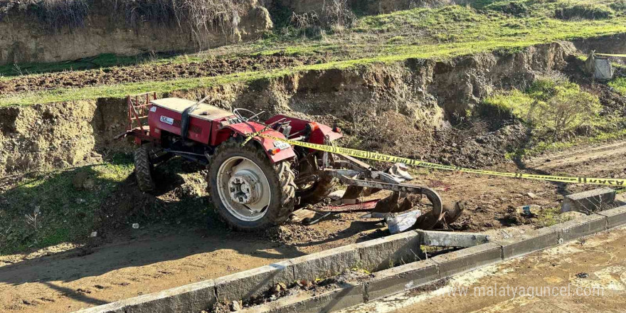 Tarlada çalışan çiftçi traktör kazasında öldü