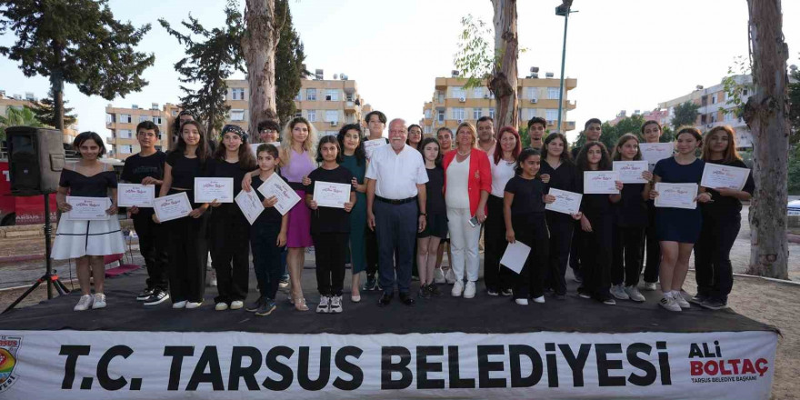 Tarsus Belediyesi kursiyerleri belgelerini aldı