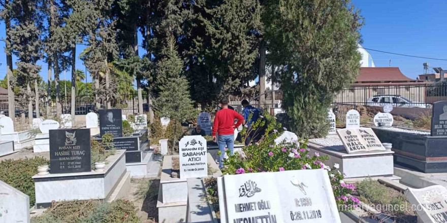 Tarsus’ta bir kişi mezar başında hayatını kaybetti