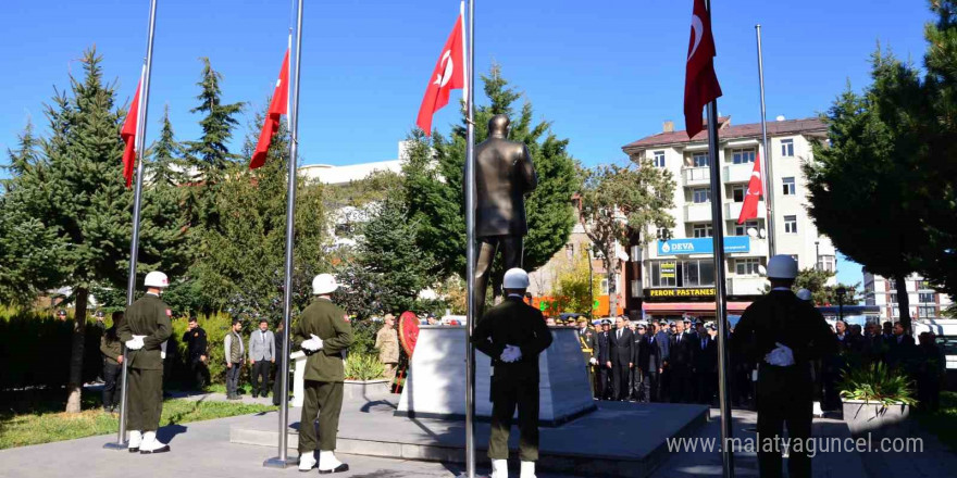 Tatvan’da çelenk sunma töreni düzenlendi