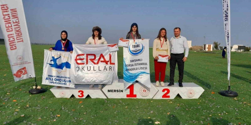 Tavşanlı Borsa İstanbul Anadolu Lisesi öğrencileri okçulukta bir yılda 7 kupa ve 40 madalya aldı