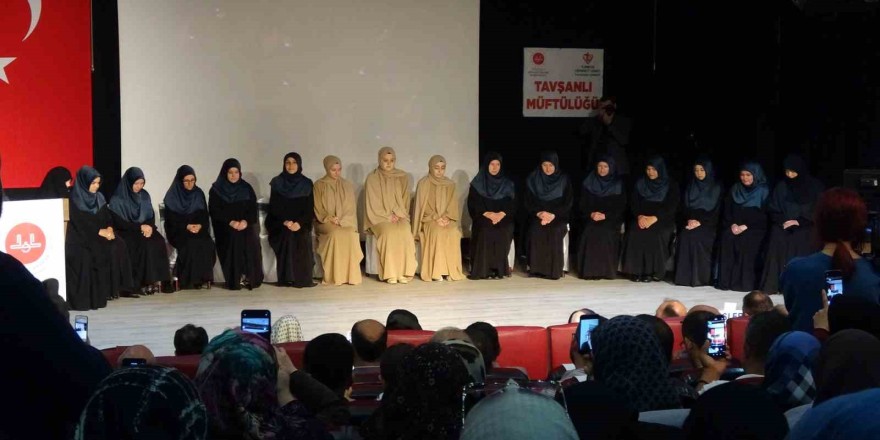 Tavşanlı’da 17 hafız için tören düzenlendi