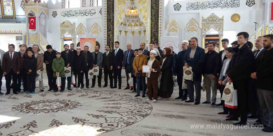 Tavşanlı’da ezanı en güzel okuyanlar ödüllendirildi