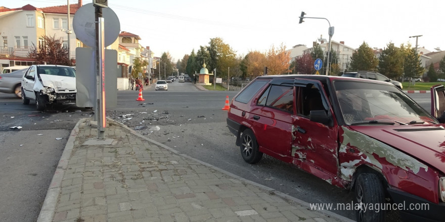 Tavşanlı’da trafik kazası, 3 yaralı