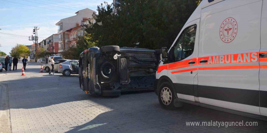 Tavşanlı’da trafik kazası: Takla atan araçta burnu bile kanamadı