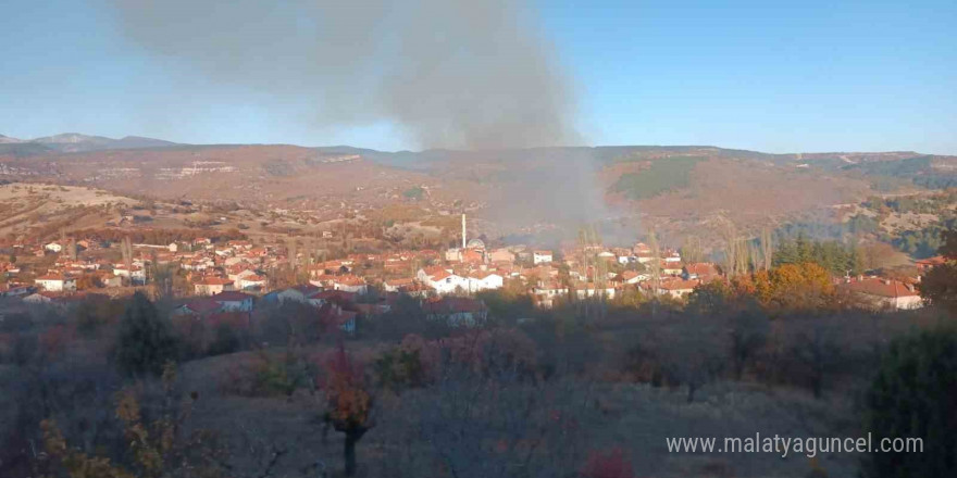 Tavşanlı’nın Kızılçukur köyünde korkutan yangın