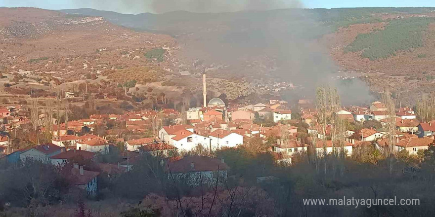 Tavşanlı’nın Kızılçukur köyünde korkutan yangın