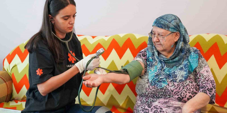 TEBEV’in evde sağlık ve bakım hizmet ile 385 vatandaşın yüzü gülüyor