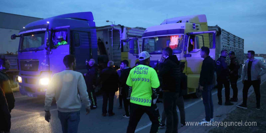 Tehlikeli hareket yaparak seyreden tırlar, polisten 30 kilometre kaçtı