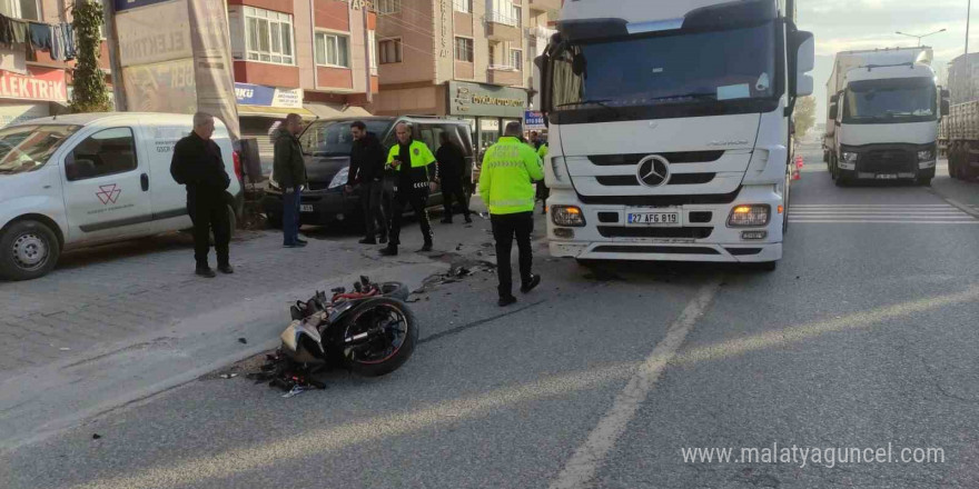 Tek teker üzerinde gitmek isterken kaza yaptı