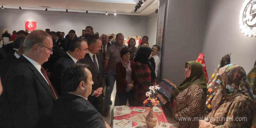 Tekirdağ’da “Cumhuriyet ve Atatürk” temalı sergi açıldı