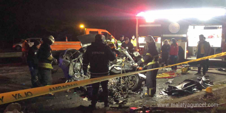 Tekirdağ’da feci kaza... Otomobil iş makinesine arkadan çarptı: 5 ölü