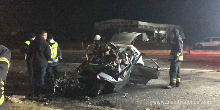 Tekirdağ’da feci kaza... Otomobil iş makinesine arkadan çarptı: 5 ölü