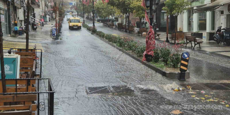 Tekirdağ’da fırtına ve şiddetli yağış hayatı felç etti