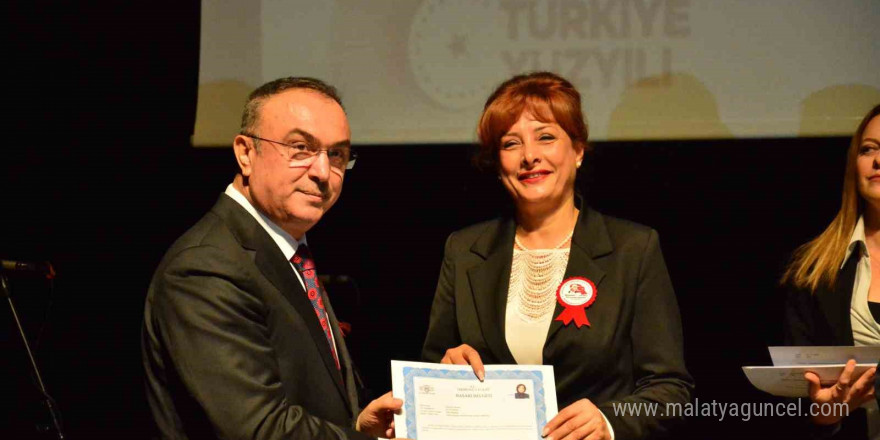 Tekirdağ’da mesleğe yeni başlayan öğretmenler yemin etti