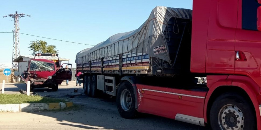 Tekirdağ’da panelvan tıra çarptı: 12 yaralı